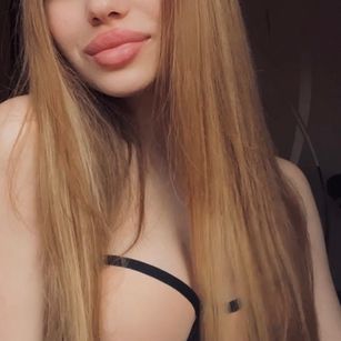 Model - evil emilia natural