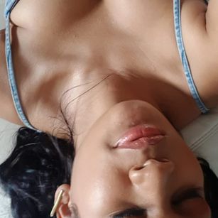 Model - Mia Rosa fastresponse