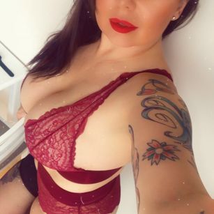 Model - CzechHousewife Curvymilf