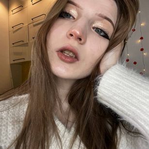 Model - Melissa redhead