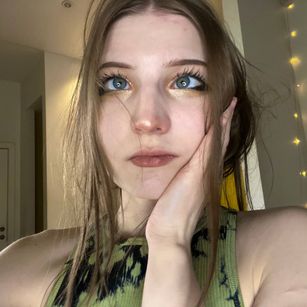 Model - Melissa feet