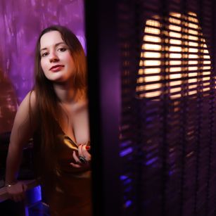 Model - Sophia Bemfola striptease