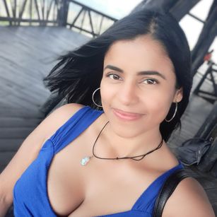 Model - Crystal Jones bigboobs