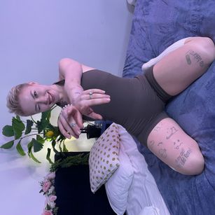 Model - MileyCyrus feet