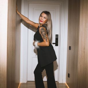 Model - Mystery_Casey glamour