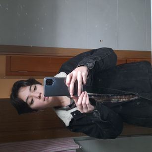 Model - Filipa short