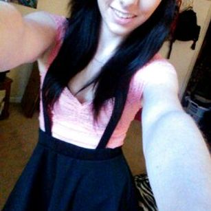 Model - Dakota Charms 10