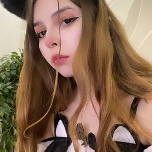 Model - Gloria smoke