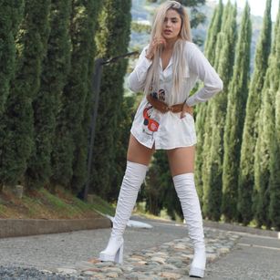 Model - valeriah_saenz feet