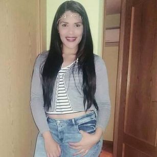 Model - Carla Longan latina