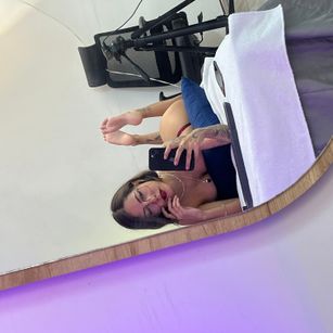 Model - Annie Florez latina