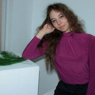 Model - RachelLarkins nails