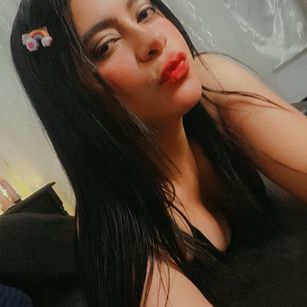 Model - Anfisa Balley red