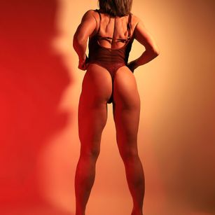 Model - Julia masturbation