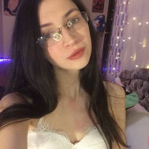 Model - Anitamagis feet