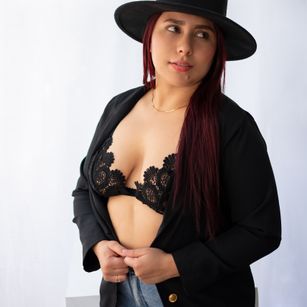 Model - paulina castro bigtits