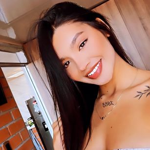 Model - Esmeralda Danwort toys