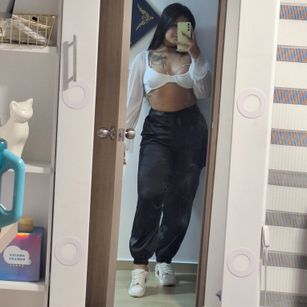 Model - IvonneQueen dildo