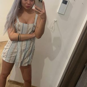 Model - Leslie Shay bigboobs