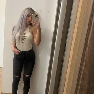 Model - Leslie Shay teen