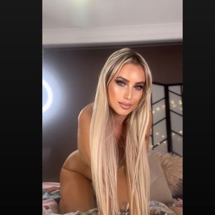 Model - Missy_matrix dildo