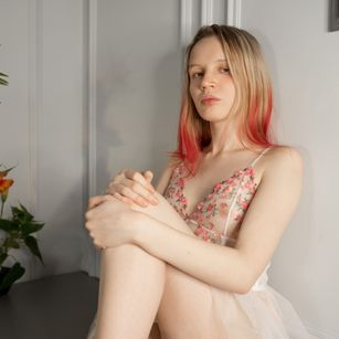 Model - Beatrica shaved