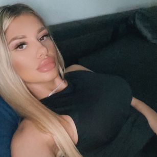 Model - Noemi_ longlegs