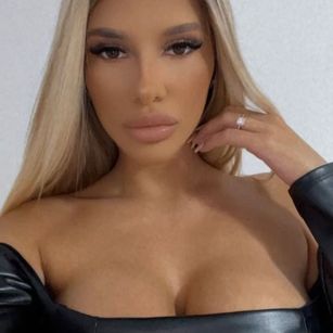 Model - Noemi_ naughty