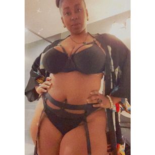 Model - Nyxie Chaos milf