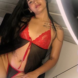 Model - SabrinaHimss teen