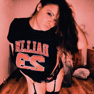 Model - JennyDeliss wet