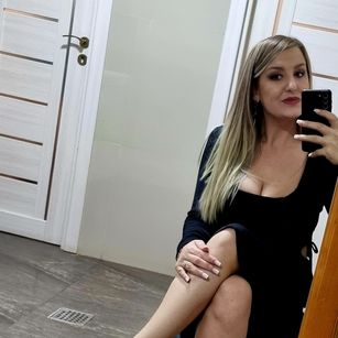 Model - MayaTrainor anal