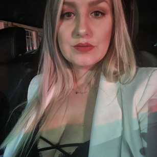 Model - MayaTrainor findom