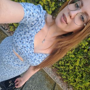 Model - Allison pussyplay