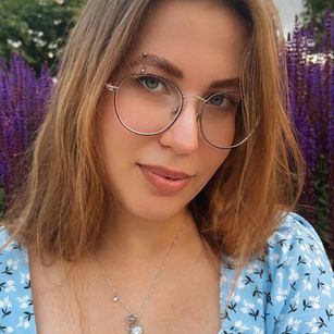 Model - Allison curvy