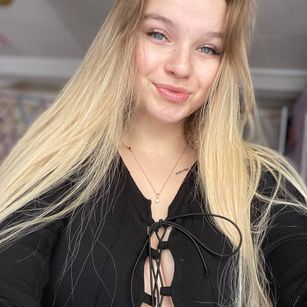 Model - LouiseMiler feet