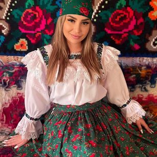 Model - AnnaSage bigboobs