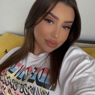 Model - AnnaSage bigtits