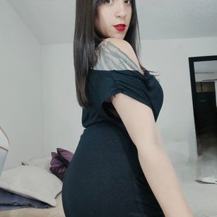 Model - Ruby Mendez playfull