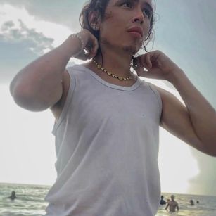 Model - Laden And Aroon cum