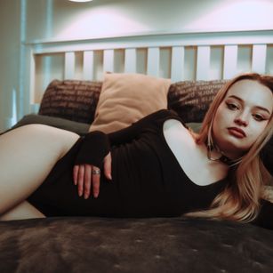 Model - Emily stockings