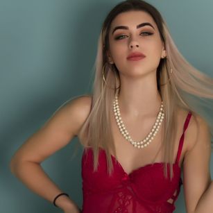 Model - RaysaBell deepthroat