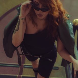 Model - Ginger_Violetta pantyhose