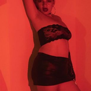 Model - Regina squirt