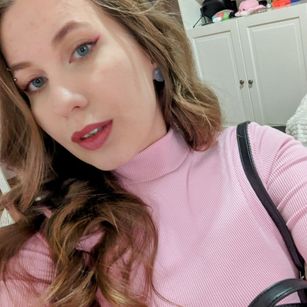 Model - Allison pussyplay