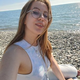 Model - Allison liveorgasm