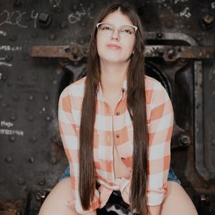 Model - Olivia Falcon joi