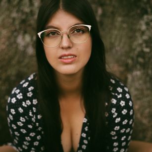 Model - Olivia Falcon latina