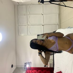 Model - MishellMariam dp