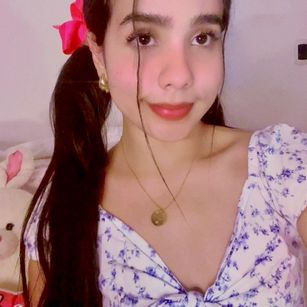 Model - Bella squirt